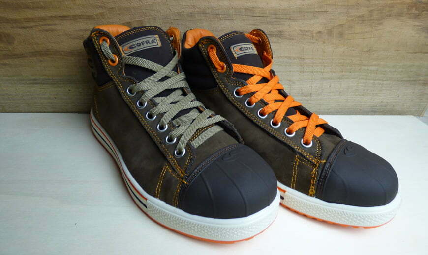 Chaussures Cofra conférence sur support bois