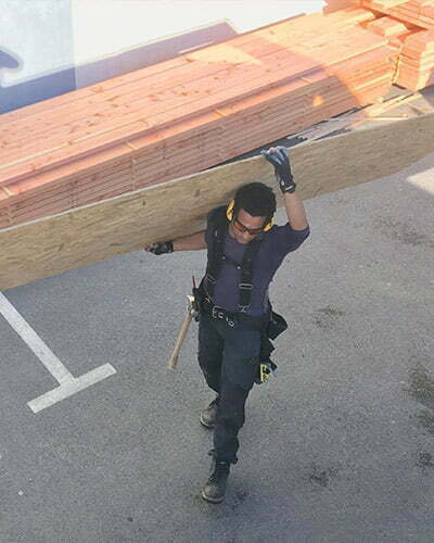 ismael construit sa maison avec un pro du bois