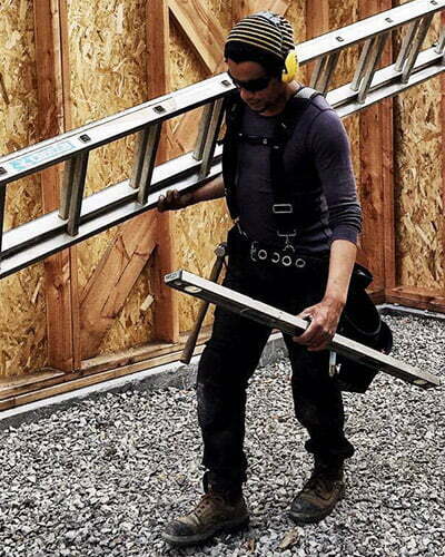 ismael sur son chantier avec le pantalon de travail p11 dunderdon