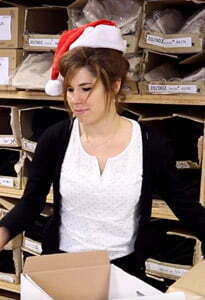 fanny de l'equipe kraft workwear prepare les colis pour noel 2017
