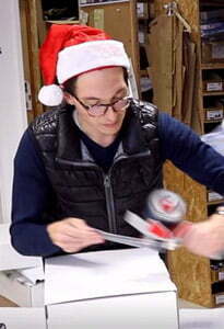 jean de l'equipe kraft workwear prepare les colis pour noel 2017